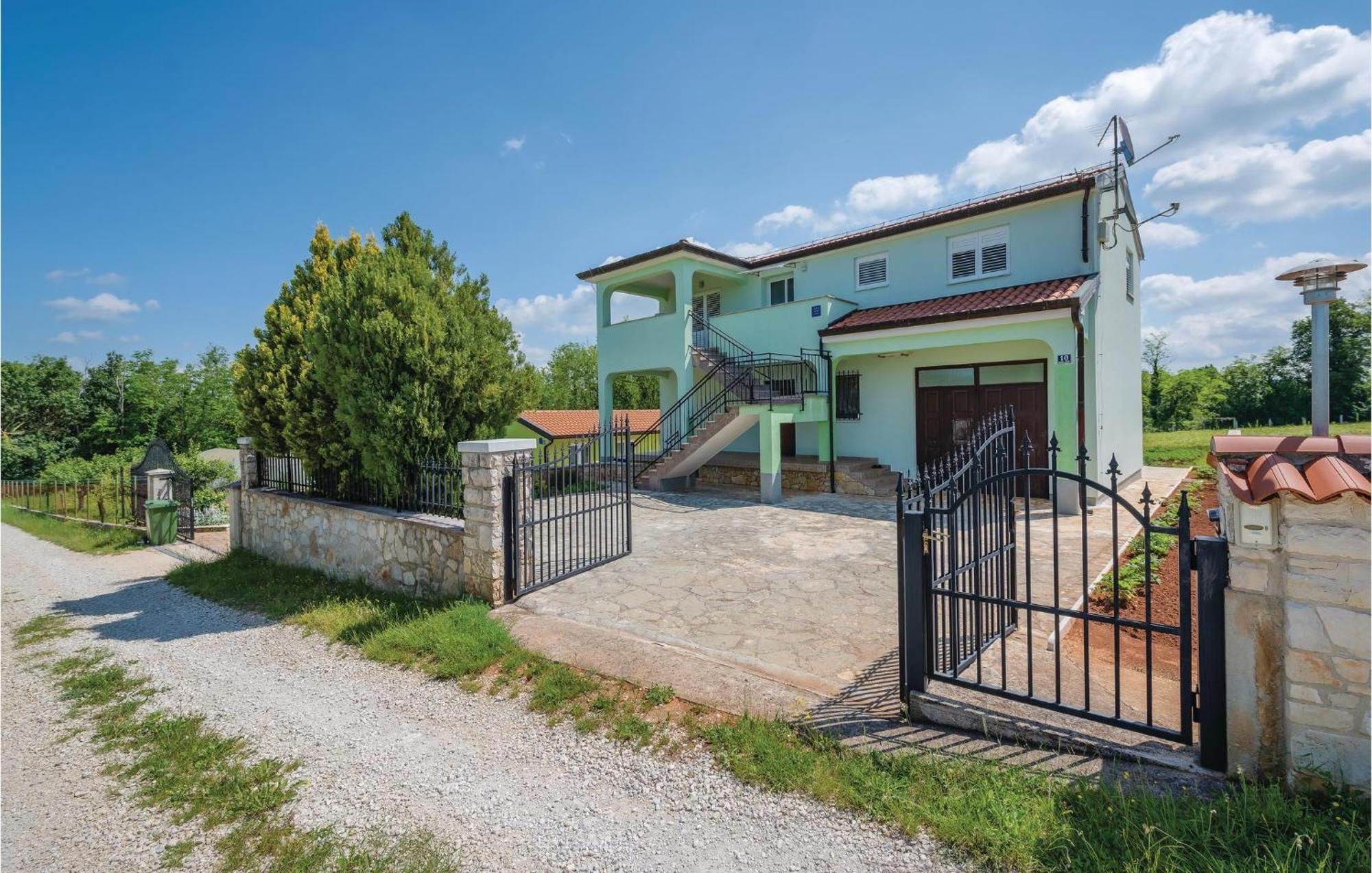 Cozy Apartment In Sv,Lovrec With Kitchen Jakici Exterior foto